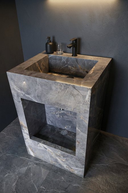 مغسلة وضوء رخام رمادي قائم – تصميم مودرن